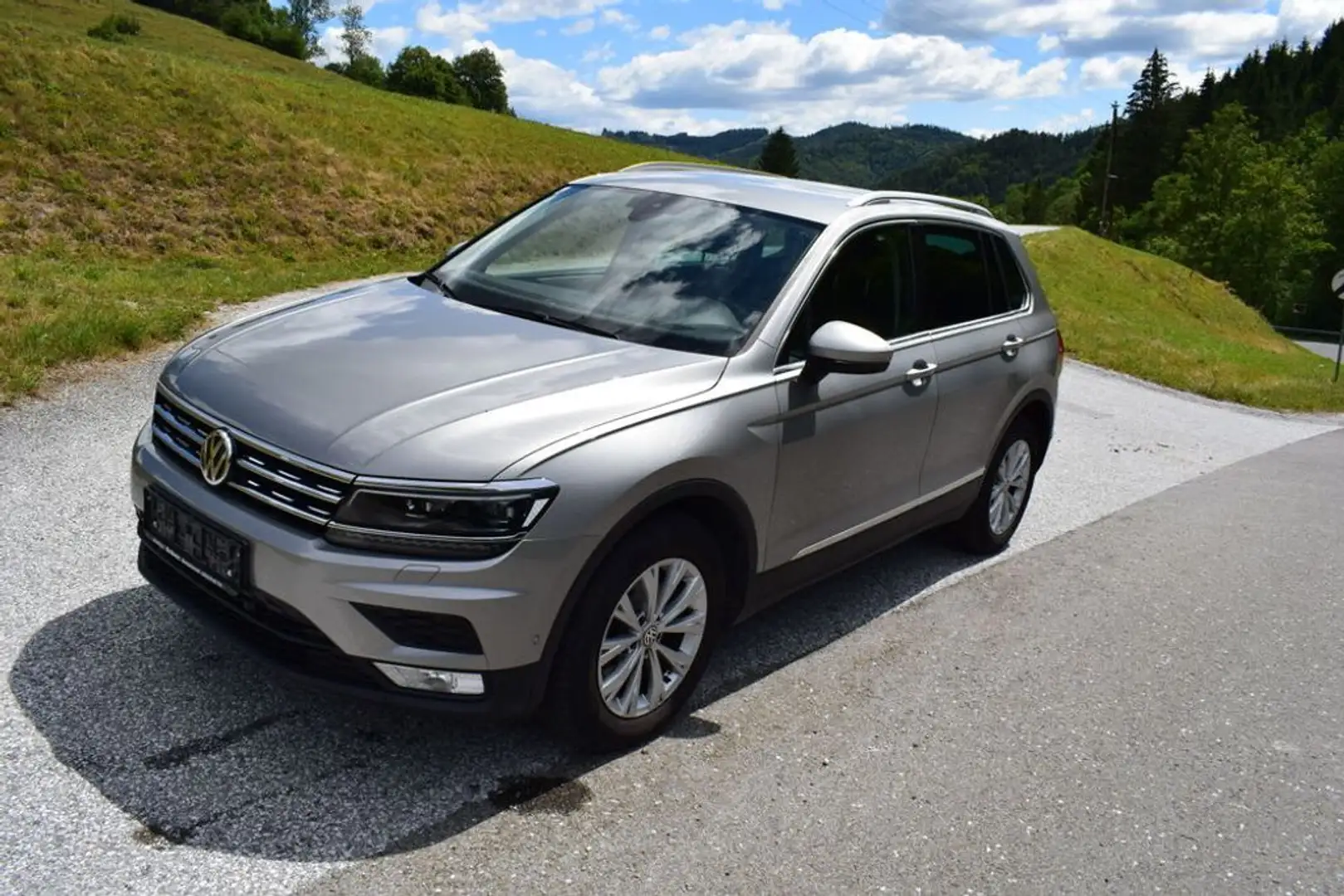 Volkswagen Tiguan Comfortline BMT/Start-Stopp 4Motion AHK Silber - 1