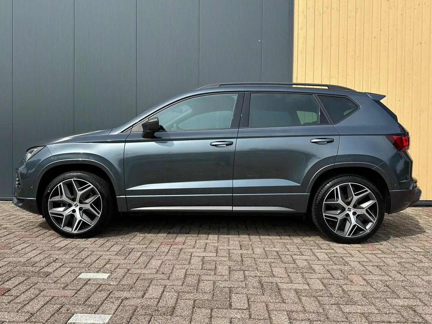 SEAT Ateca 1.5 150pk DSG FR Business Intense | NL auto | Trek Gris - 2