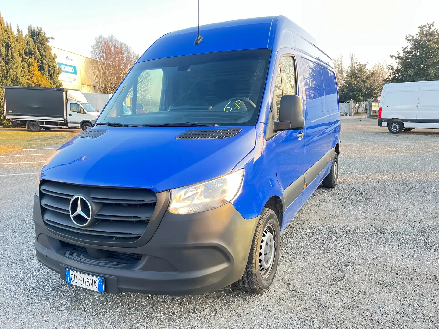 Mercedes-Benz Sprinter L2H2 Bleu - 1