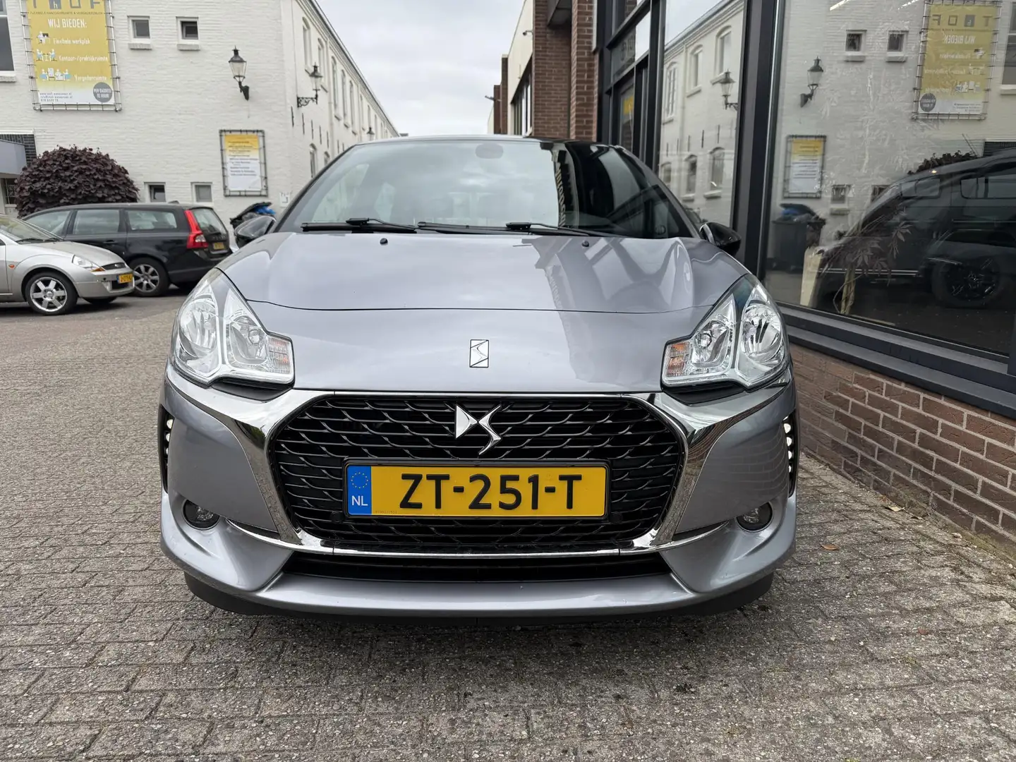 DS Automobiles DS 3 1.2 PureTech Connected Chic Gris - 2