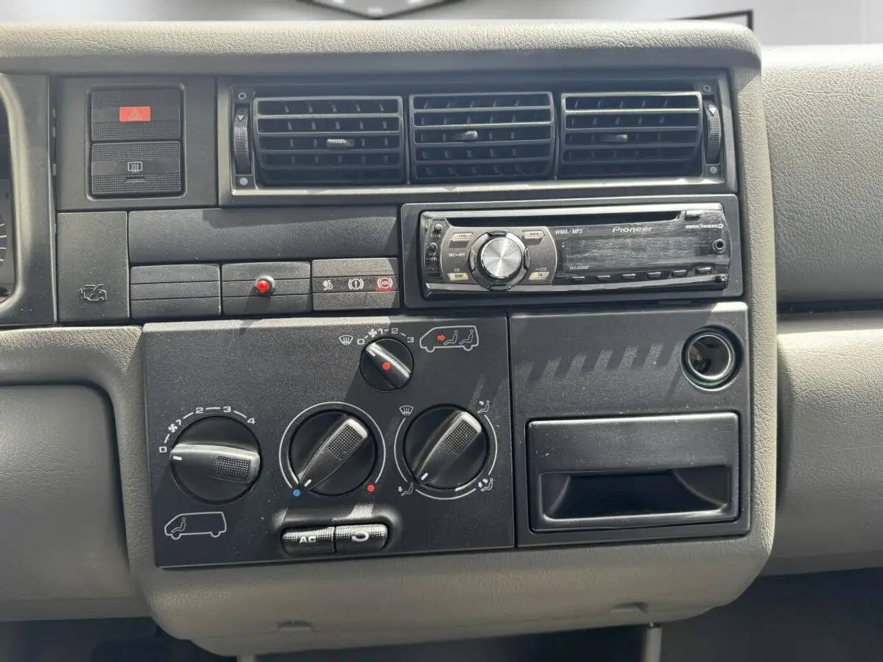 Volkswagen Eurovan снимка Volkswagen Eurovan