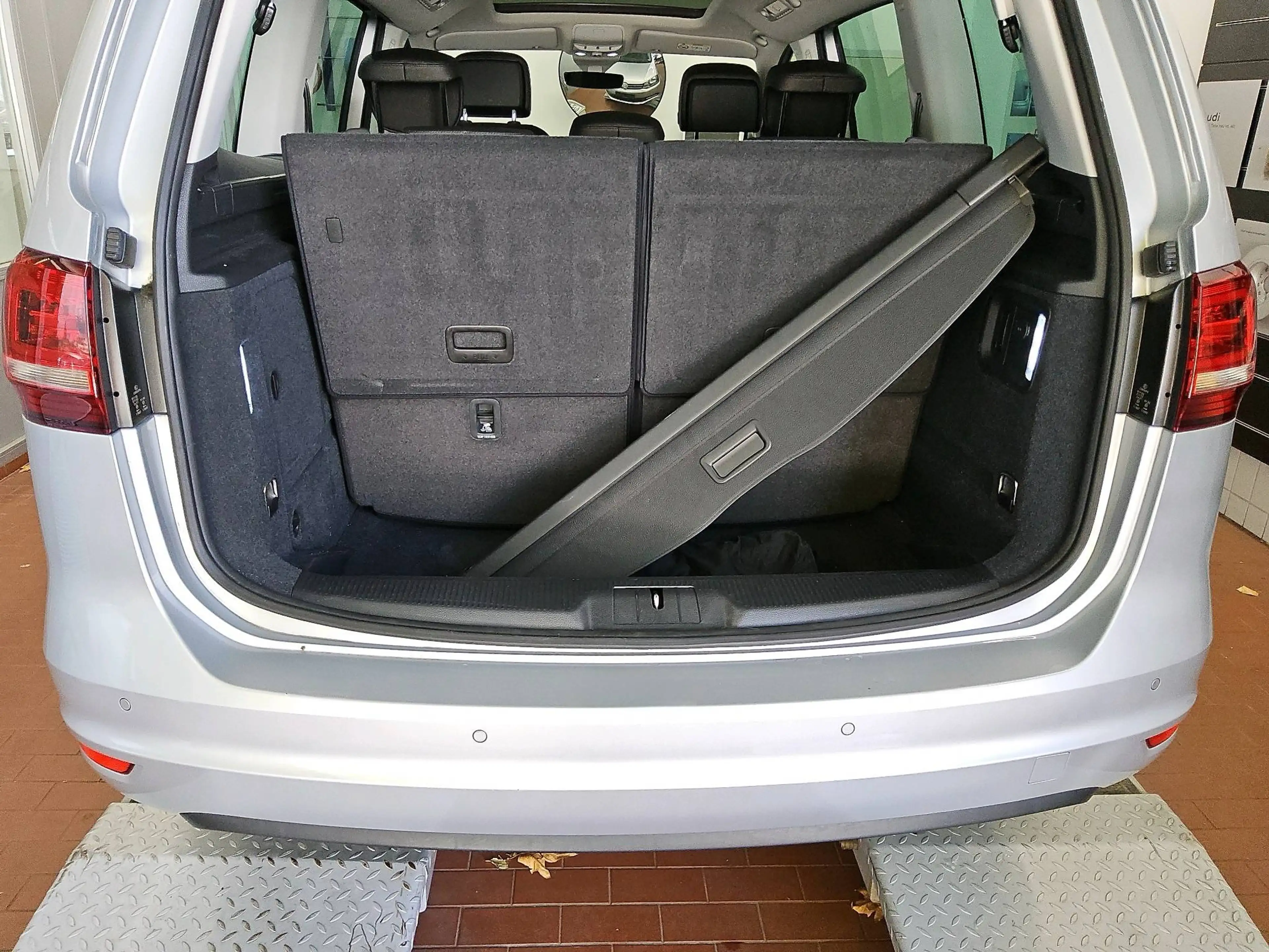 Volkswagen Sharan 1.4 TSI DSG Highline **nur 10.000 km ** PANORAMA*18Zoll*7-SITZ* — photo 13