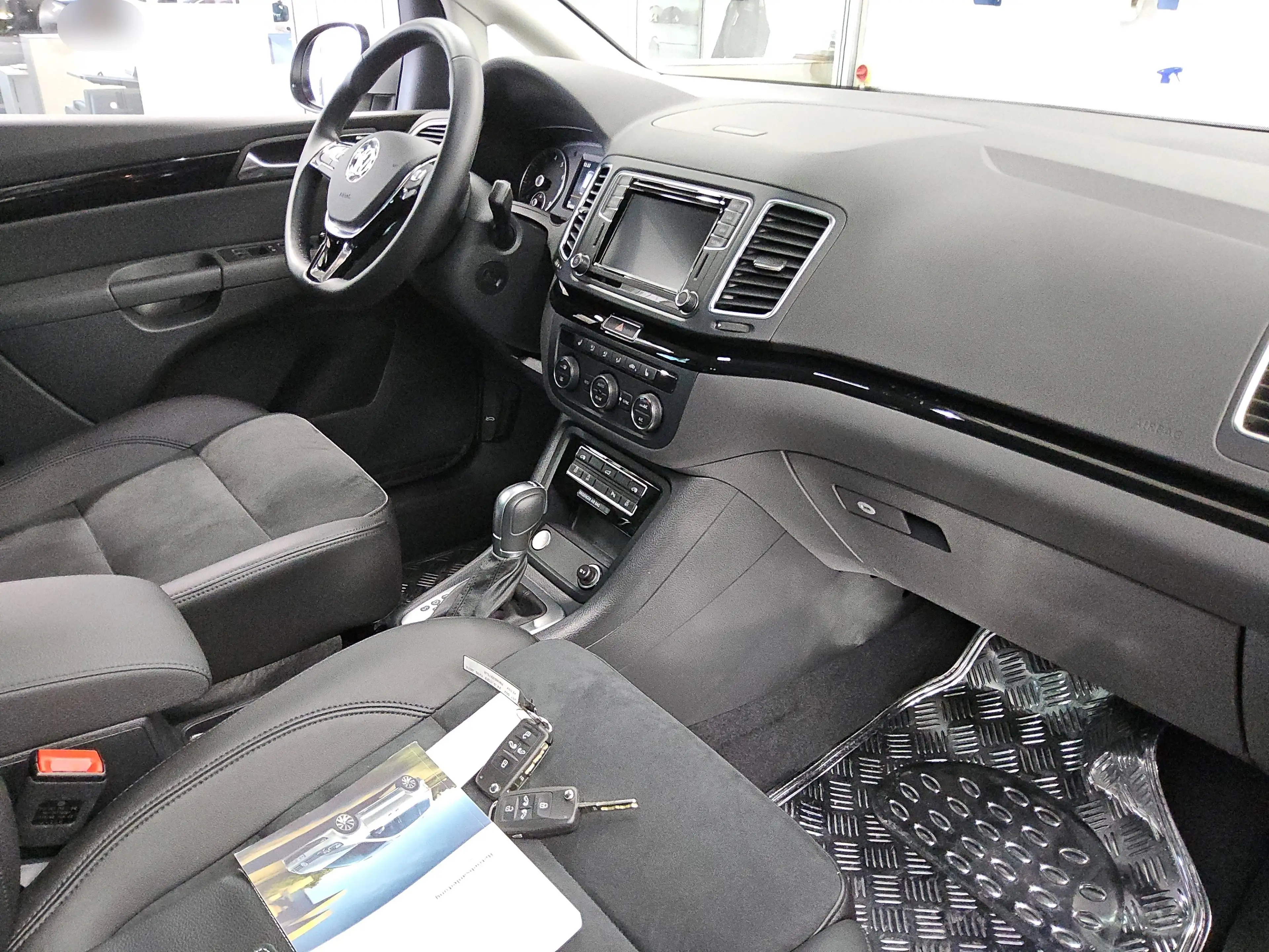 Volkswagen Sharan 1.4 TSI DSG Highline **nur 10.000 km ** PANORAMA*18Zoll*7-SITZ* — photo 7