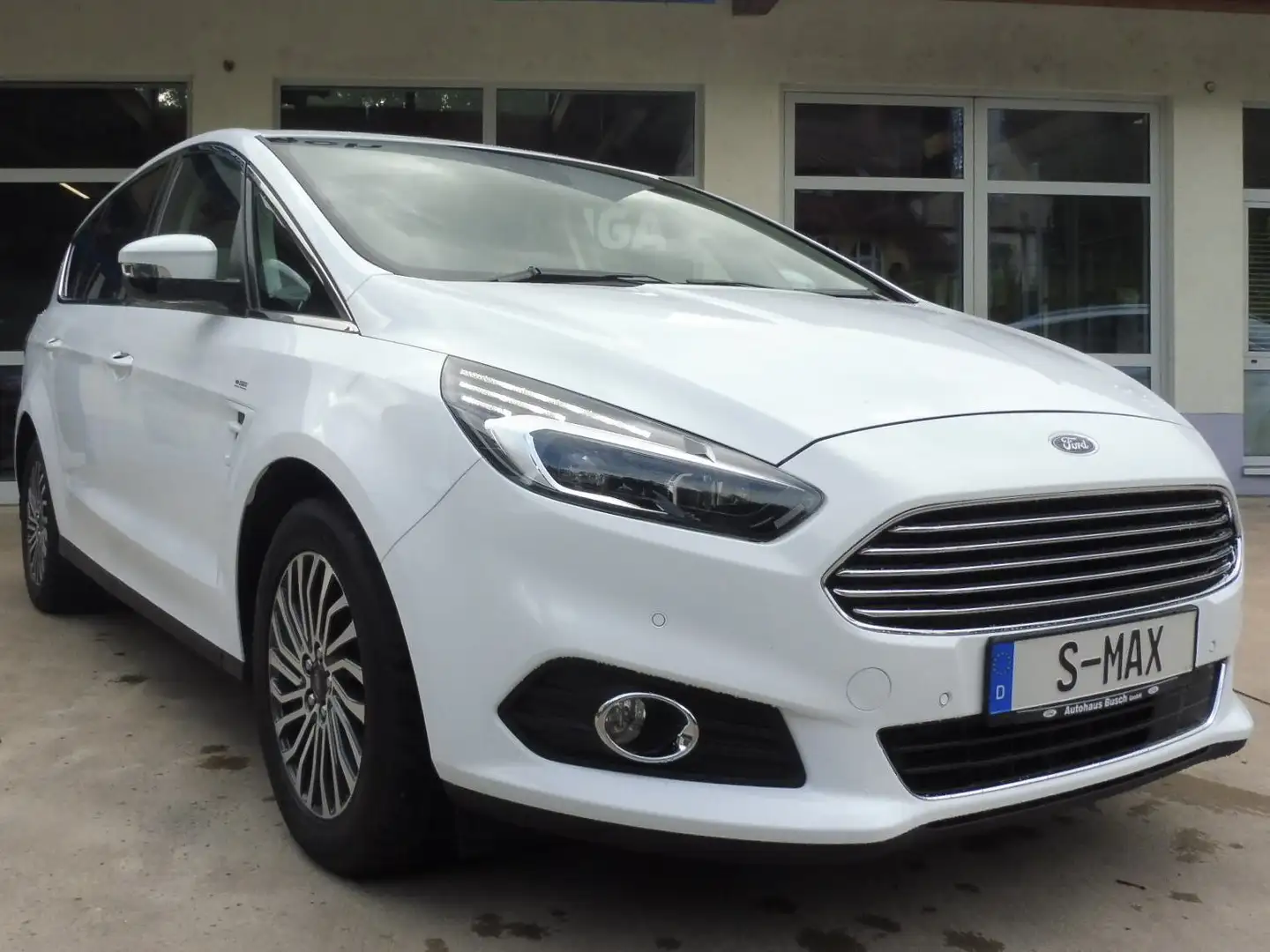 Ford S-Max Titanium 5 Sitzer Navi LED Weiß - 1