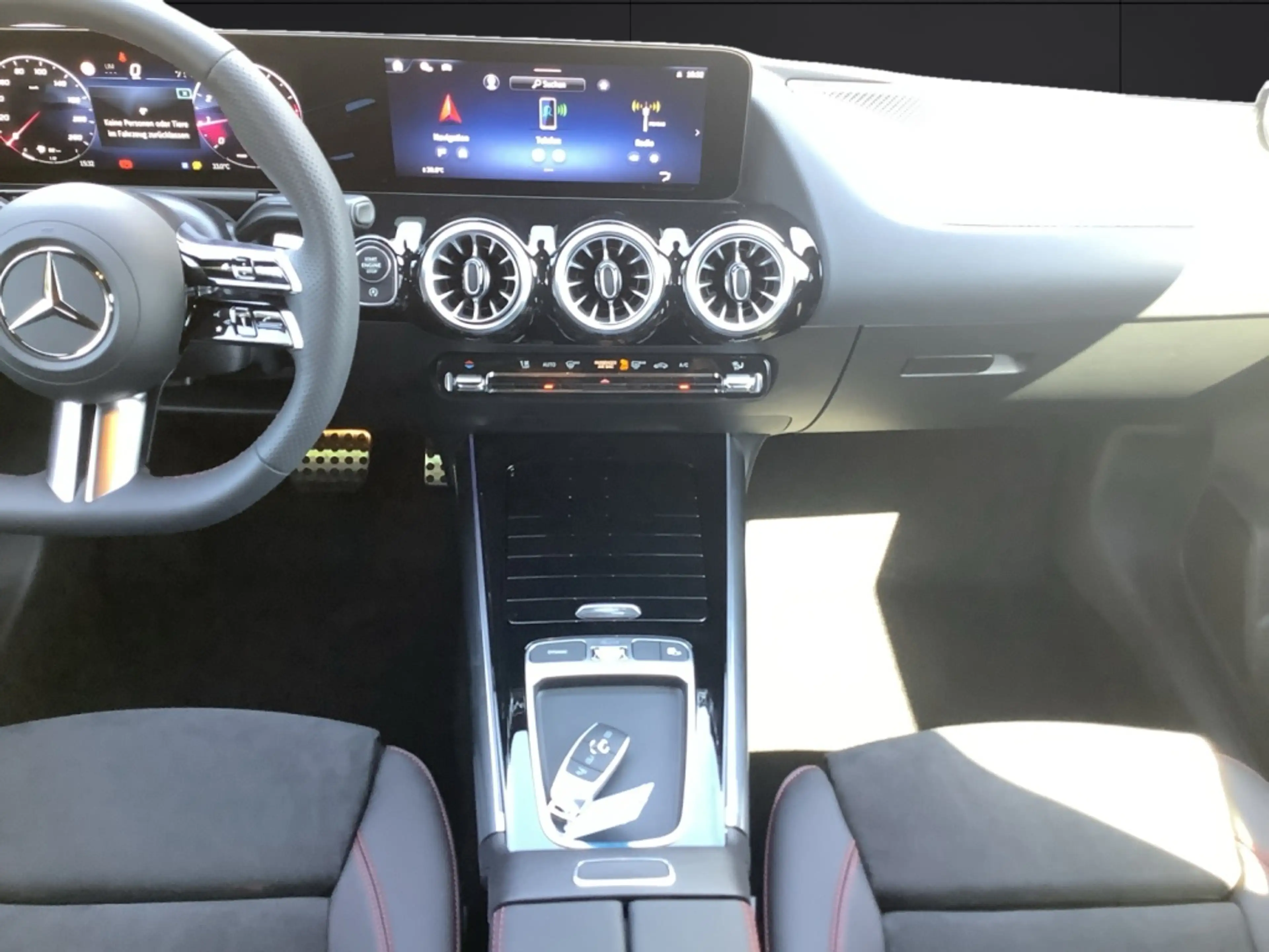 Mercedes-Benz GLA 220 4MATIC AMG+NIGHT+19"+KEYLESS+8G+360°+AHK — photo 7