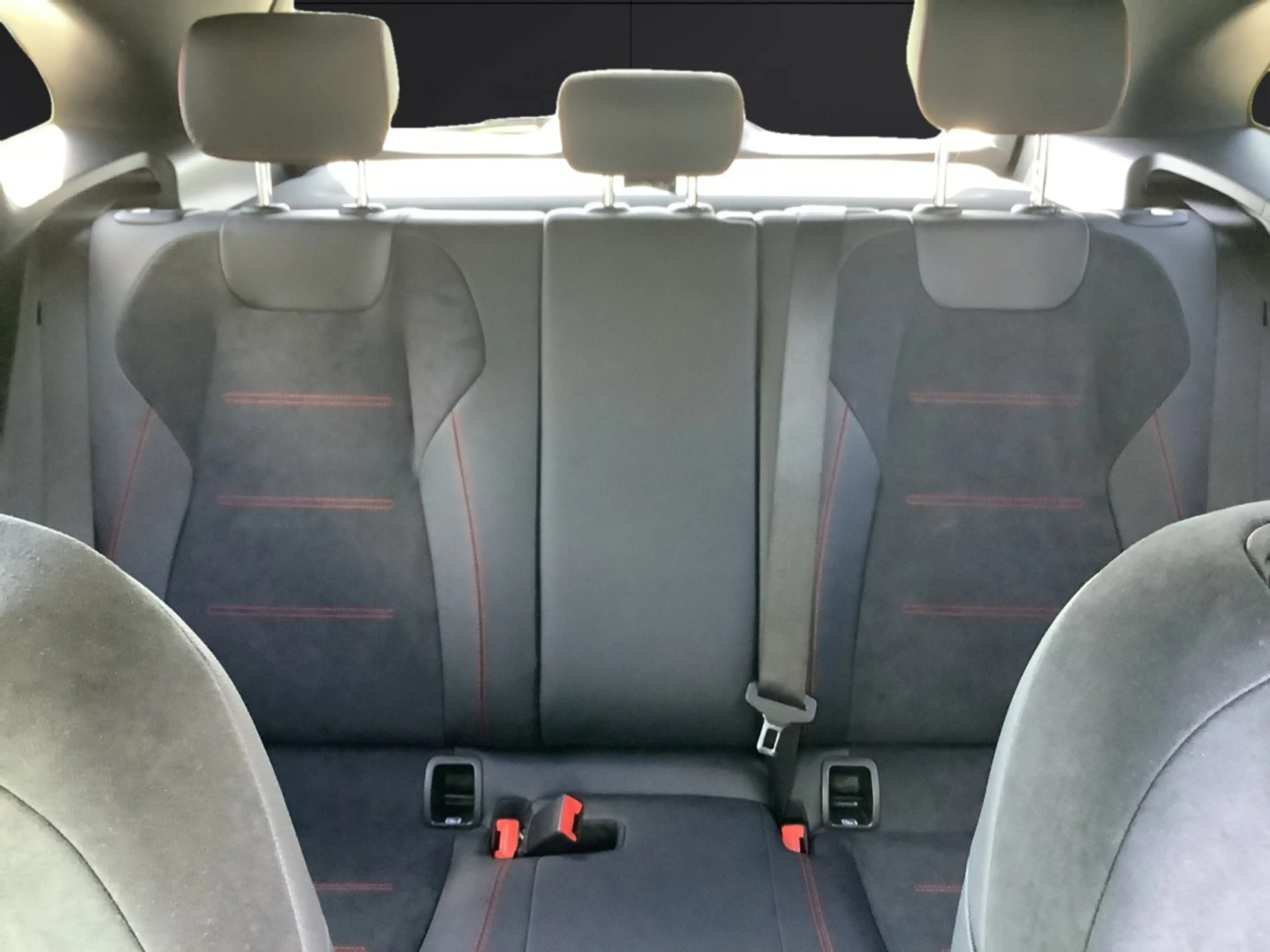 Mercedes-Benz GLA 220 4MATIC AMG+NIGHT+19"+KEYLESS+8G+360°+AHK — photo 13
