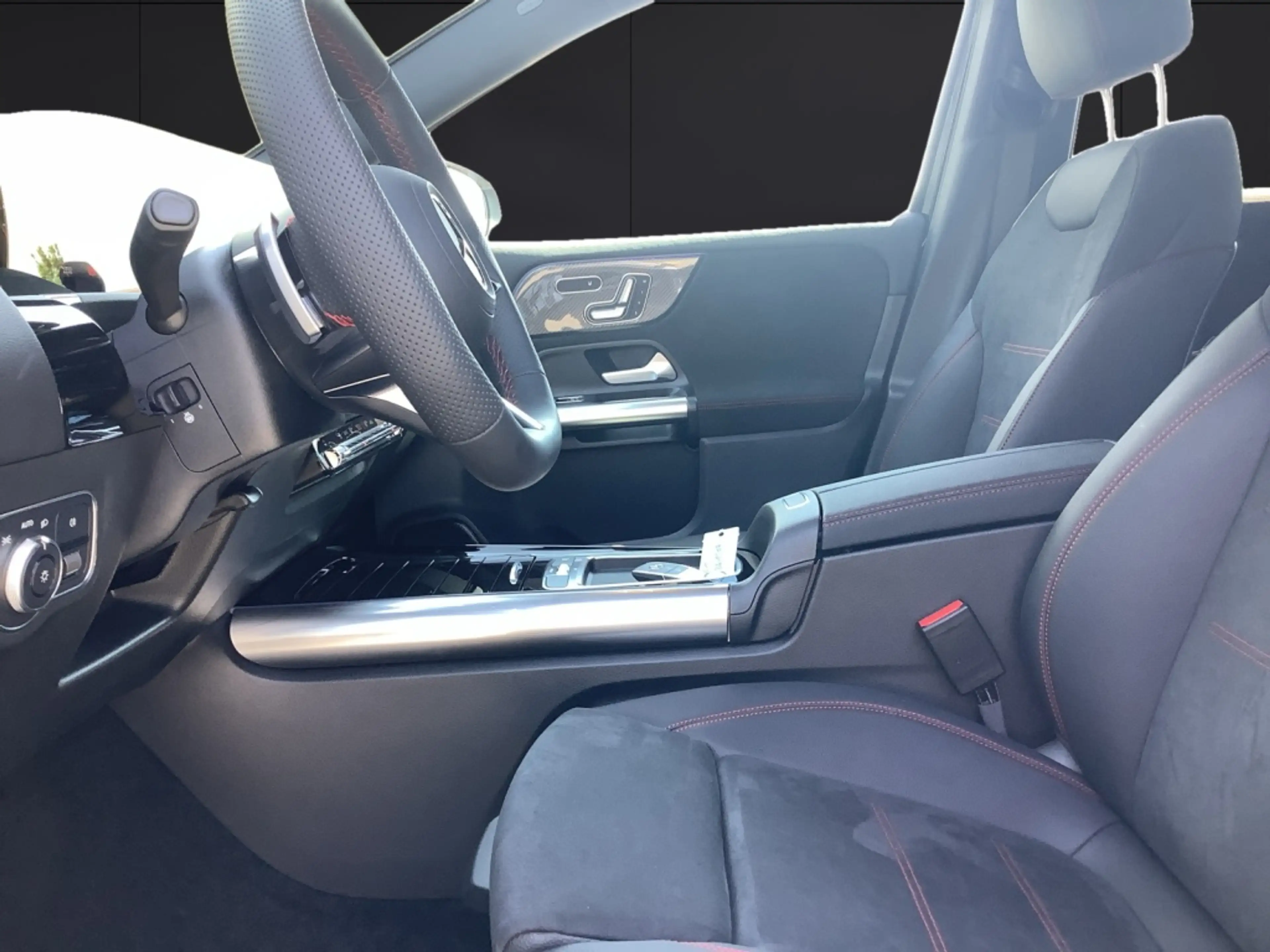 Mercedes-Benz GLA 220 4MATIC AMG+NIGHT+19"+KEYLESS+8G+360°+AHK — photo 8