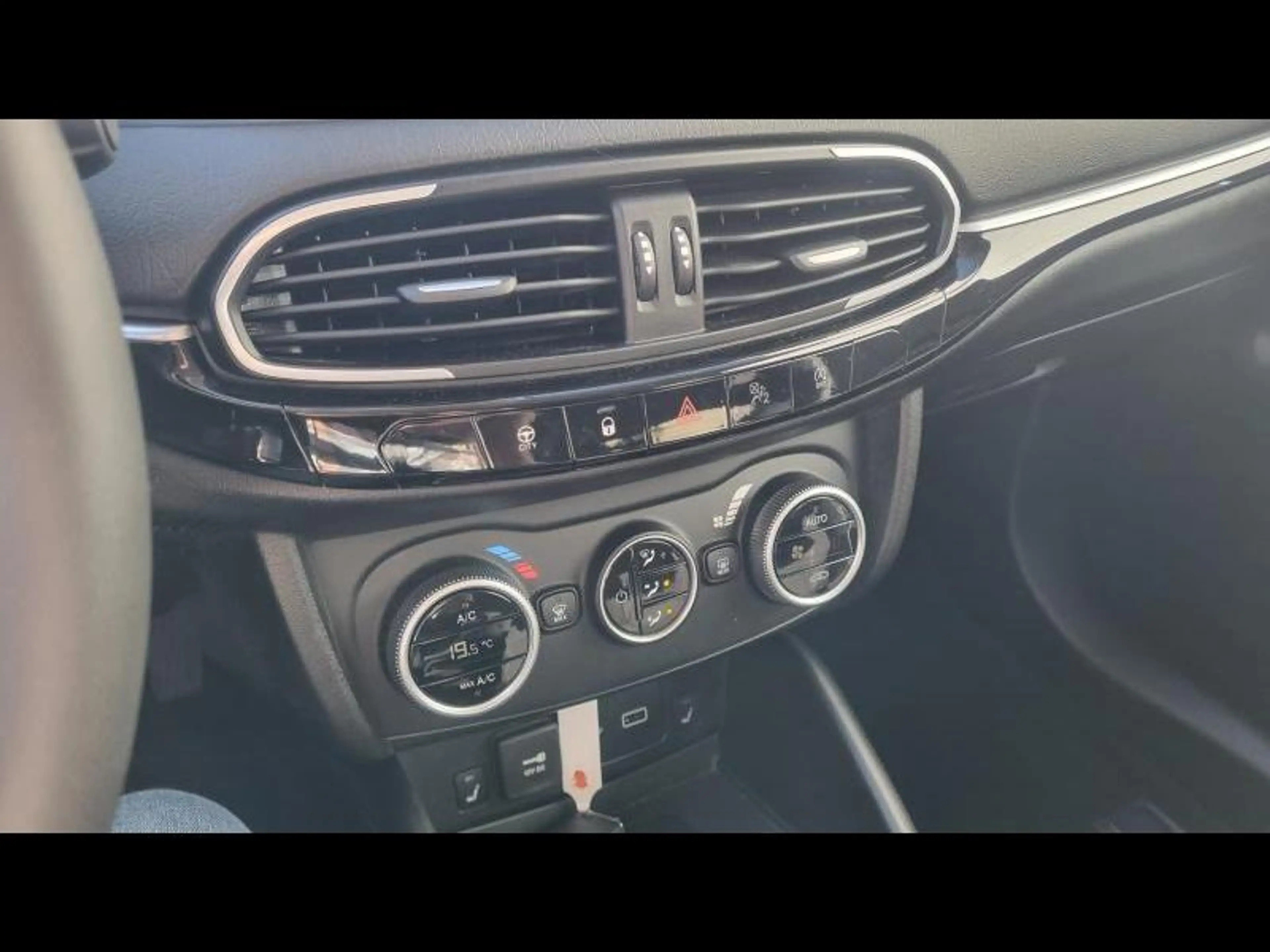 Fiat Tipo City Life 1.0 ess 99ch — photo 15