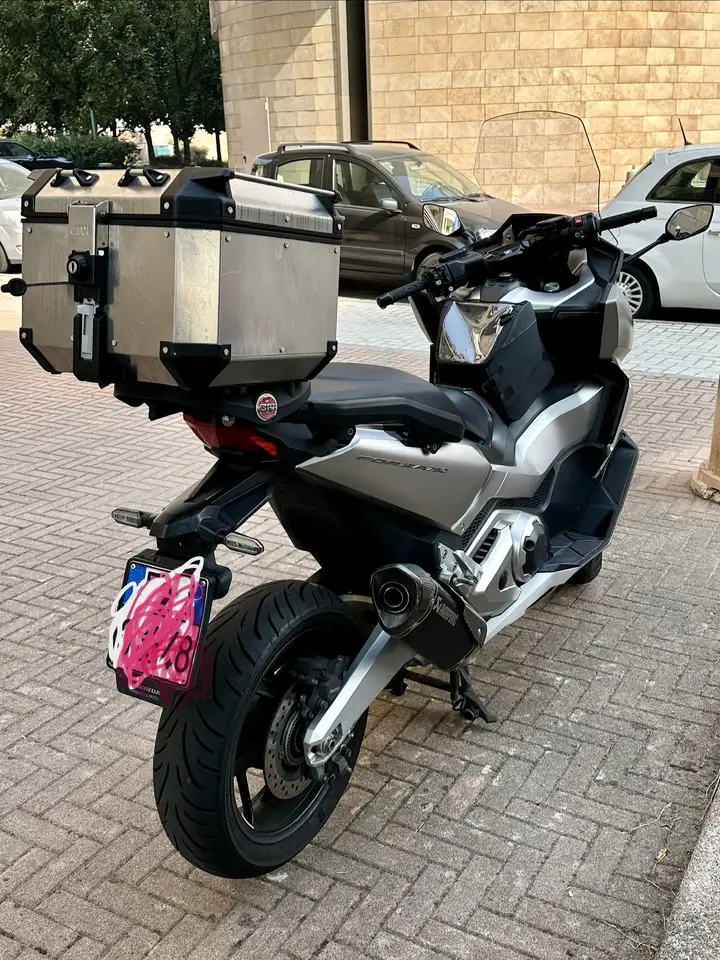 Honda Forza 750