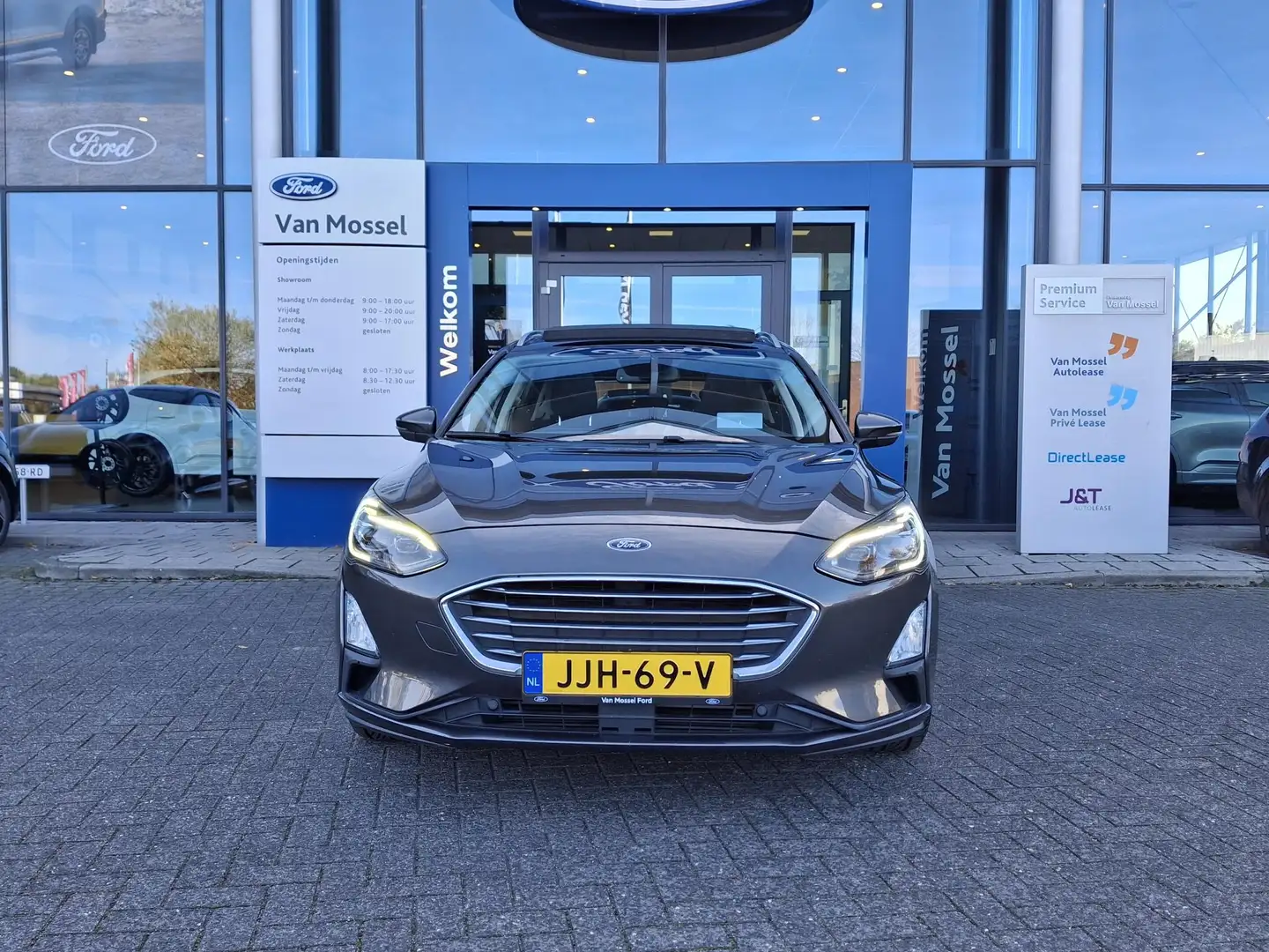 Ford Focus Wagon 1.0 EcoBoost Hybrid Titanium X Panoramadak | Grijs - 2