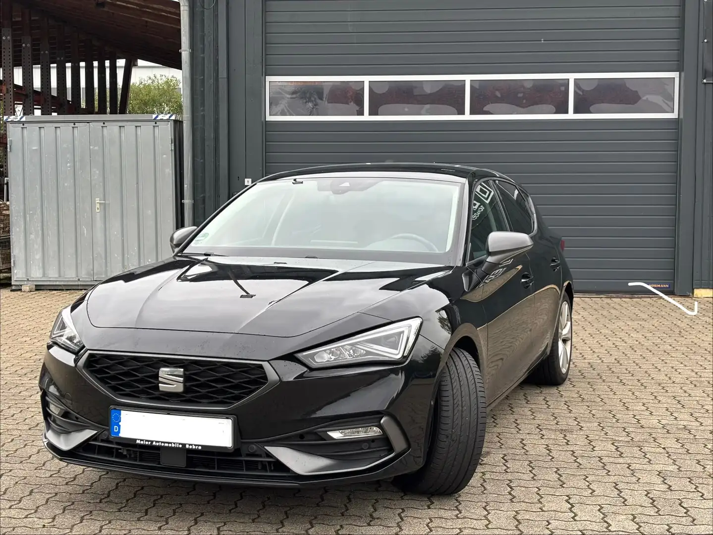 SEAT Leon Leon 1.5 eTSI ACT OPF DSG FR Schwarz - 1