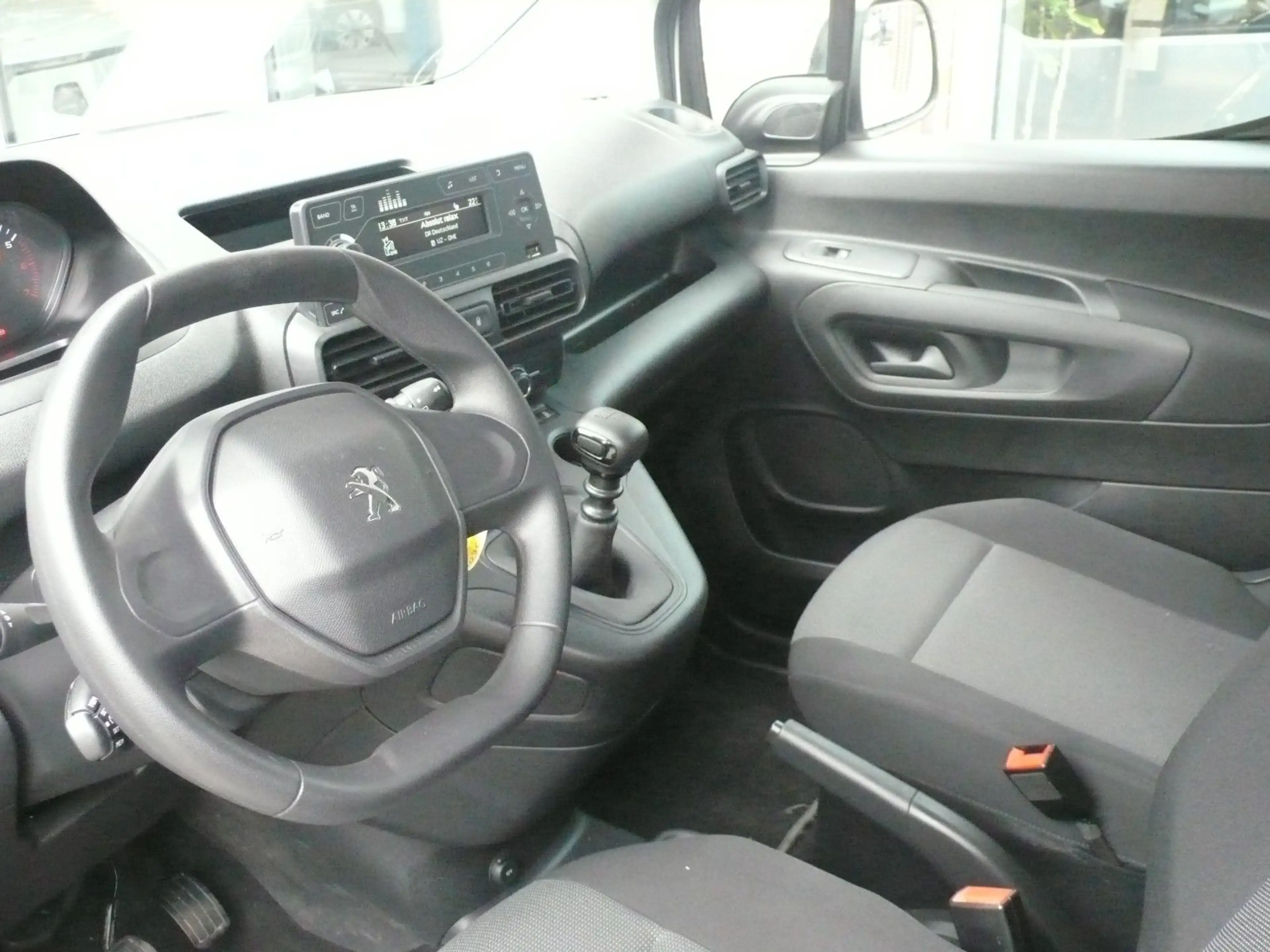 Peugeot Rifter Pure Tec 110 L1 Active Pack nur 14.477 KM — photo 11