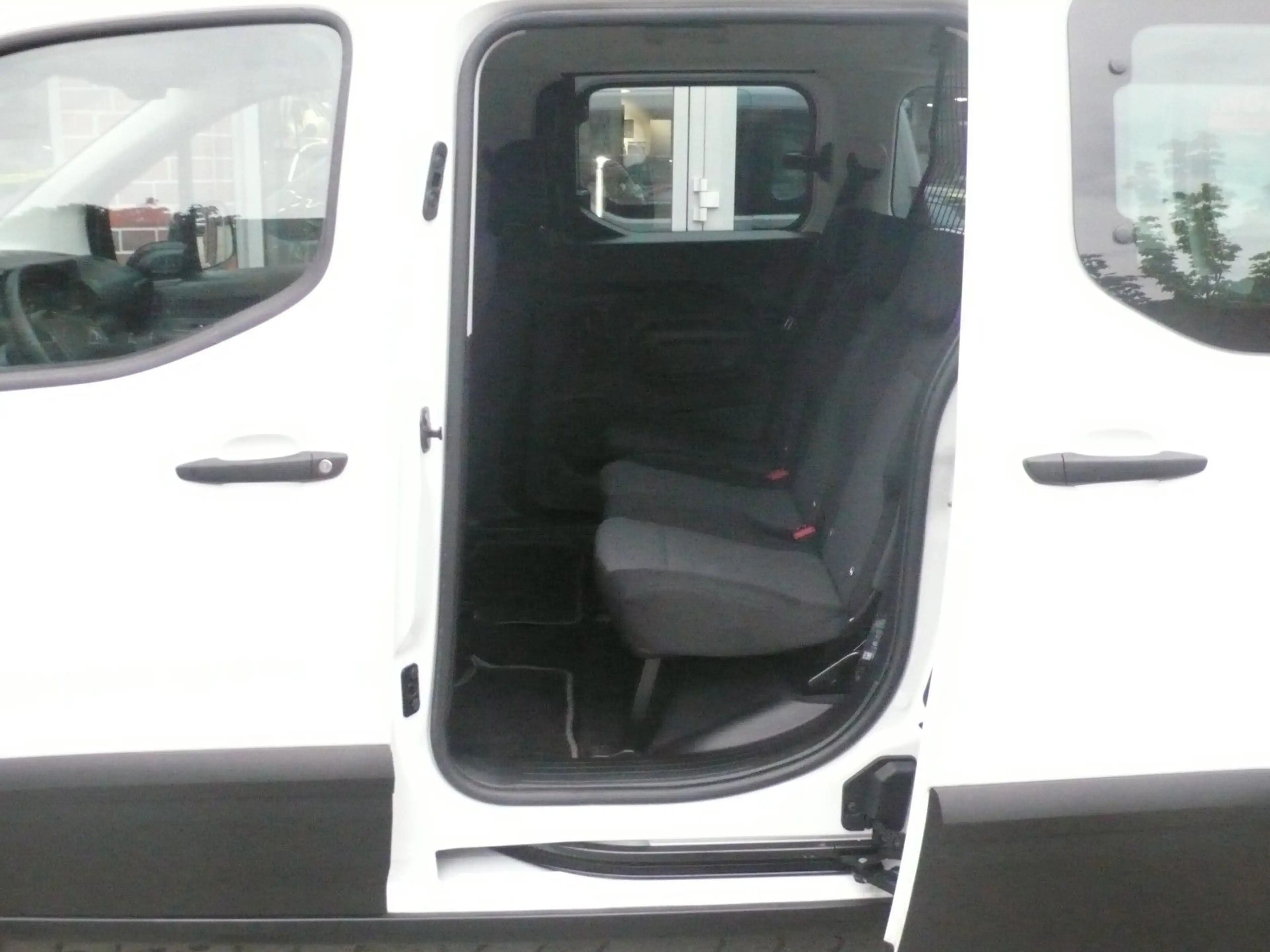 Peugeot Rifter Pure Tec 110 L1 Active Pack nur 14.477 KM — photo 7