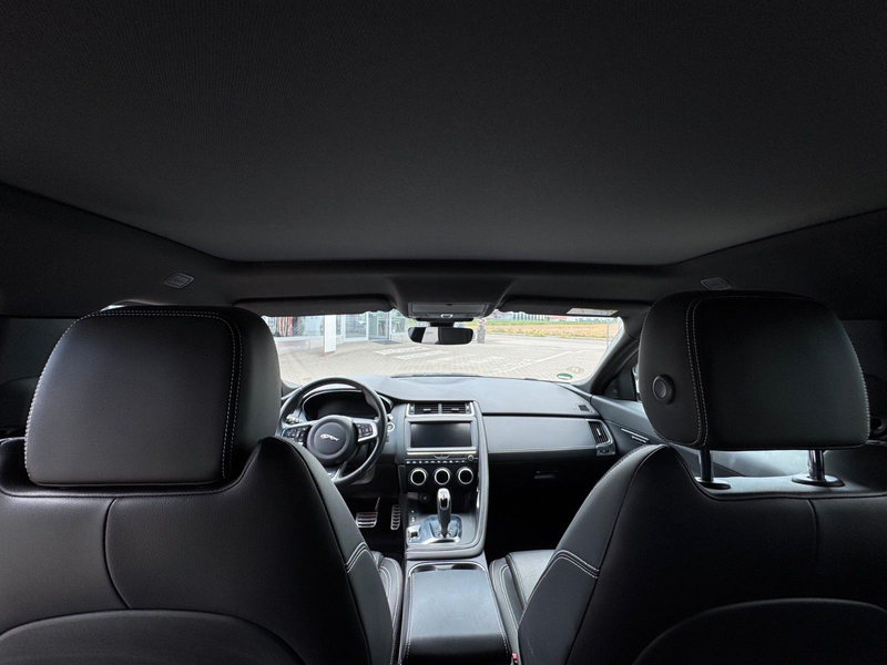 Jaguar E-Pace E-PACE R-Dynamic SE AWD — photo 11