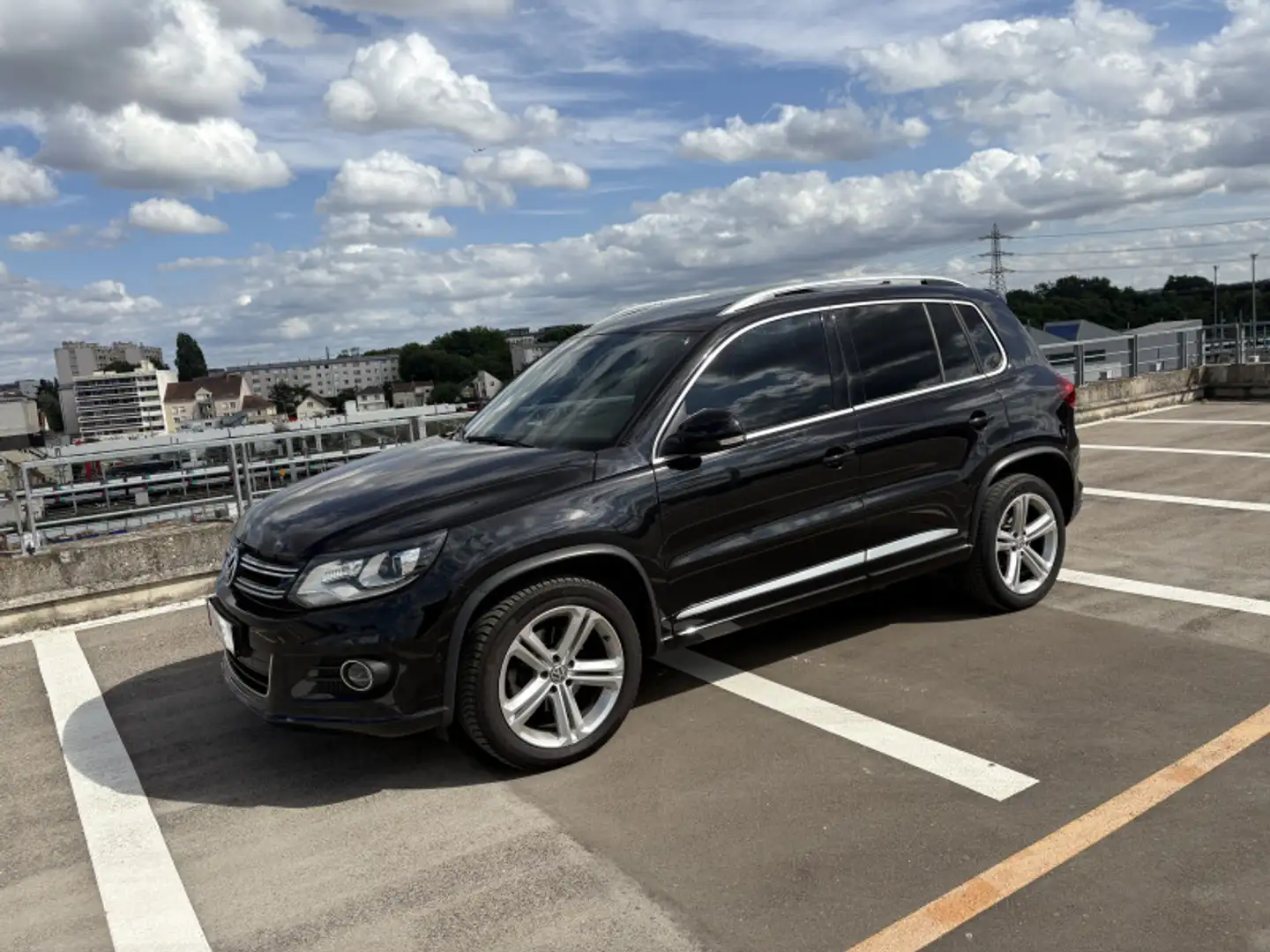 Volkswagen Tiguan 2.0 TDI 150CH BLUEMOTION TECHNOLOGY FAP R EXCLUSIV Negro - 1