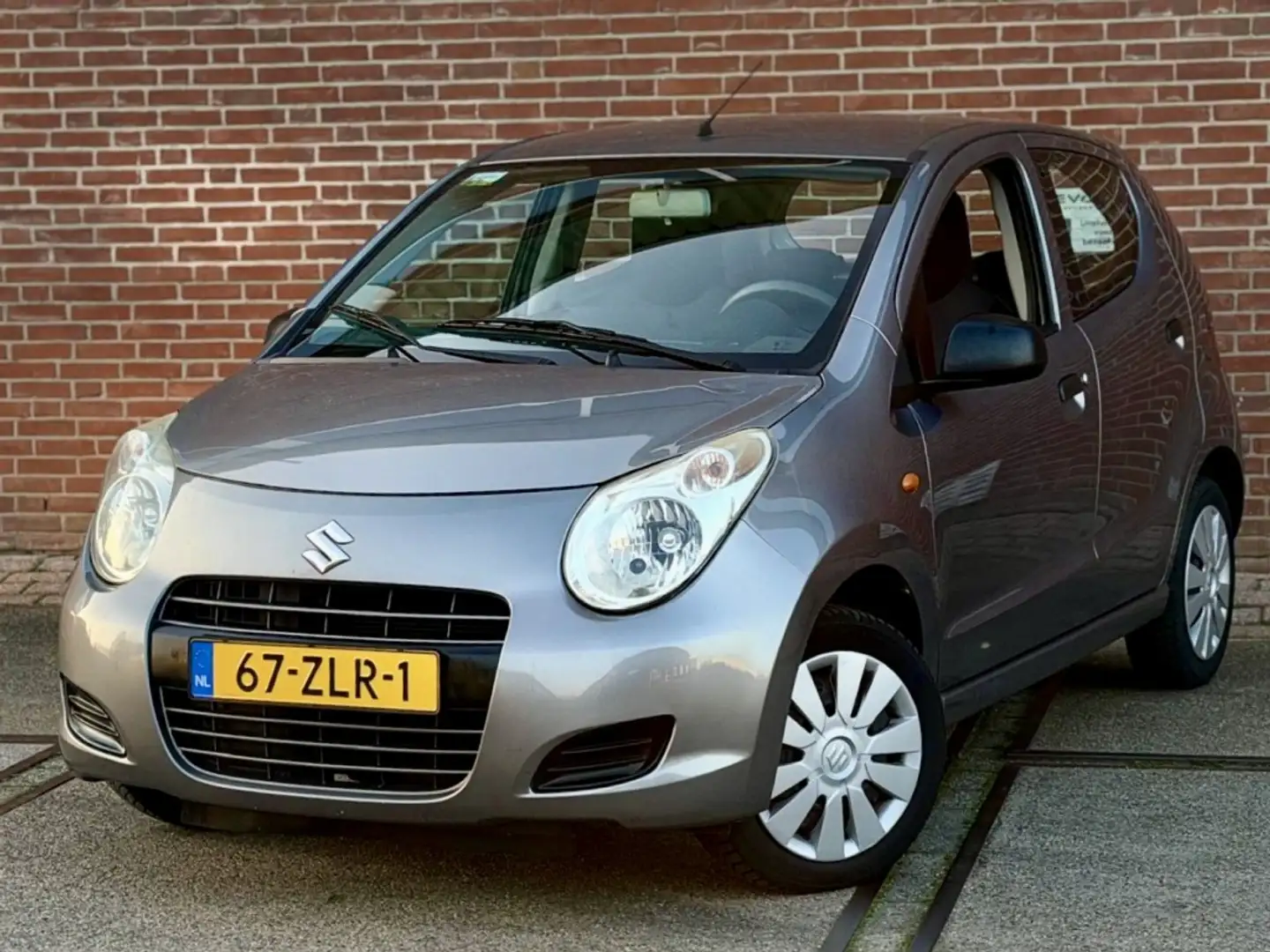 Suzuki Alto 1.0 Comfort VVT Grau - 1