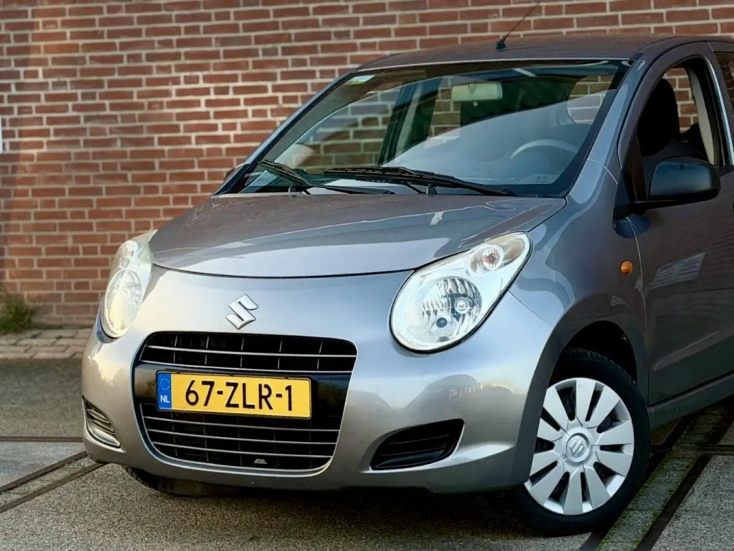 Suzuki Alto 1.0 Comfort VVT Grau - 2