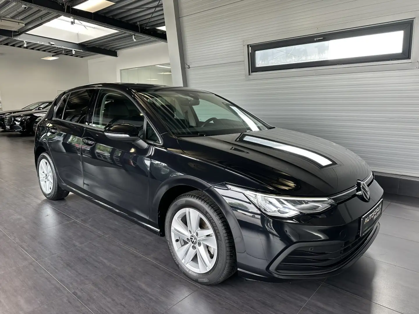 Volkswagen Golf 8 1.5 eTSI DSG Life|ACC|LED|SHZ|App Connect Schwarz - 1