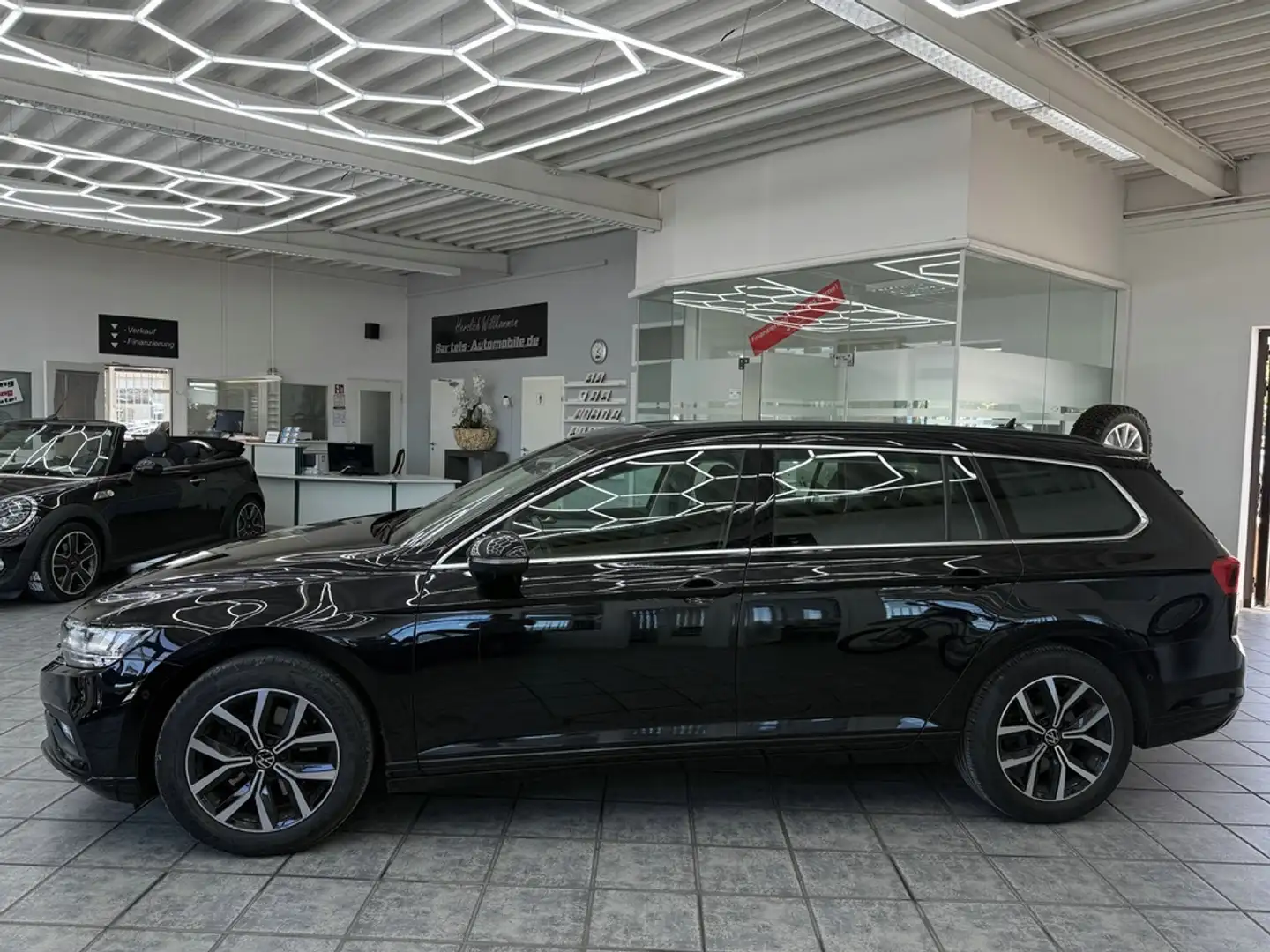 Volkswagen Passat Variant 2.0 TDI Business, 1.Hd., LED, DSG Zwart - 2