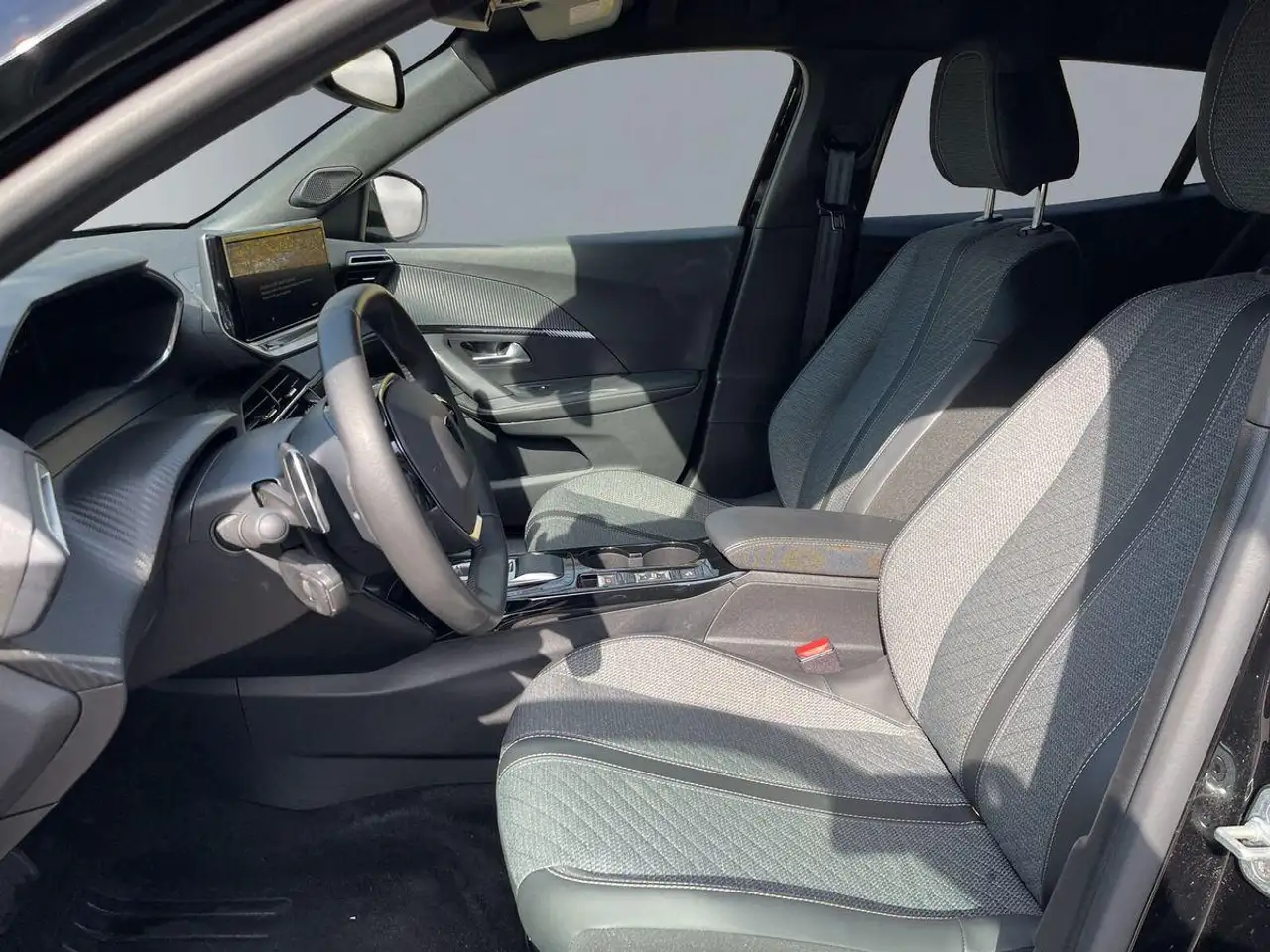 Peugeot 2008 Allure PureTech 130 AT8*Navi*LED*Kamera*Shz 11