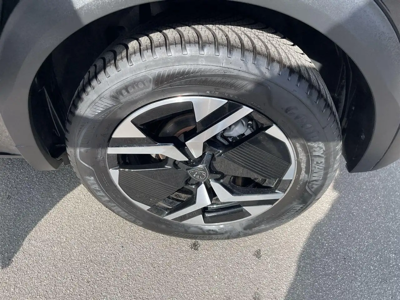 Peugeot 2008 Allure PureTech 130 AT8*Navi*LED*Kamera*Shz 18