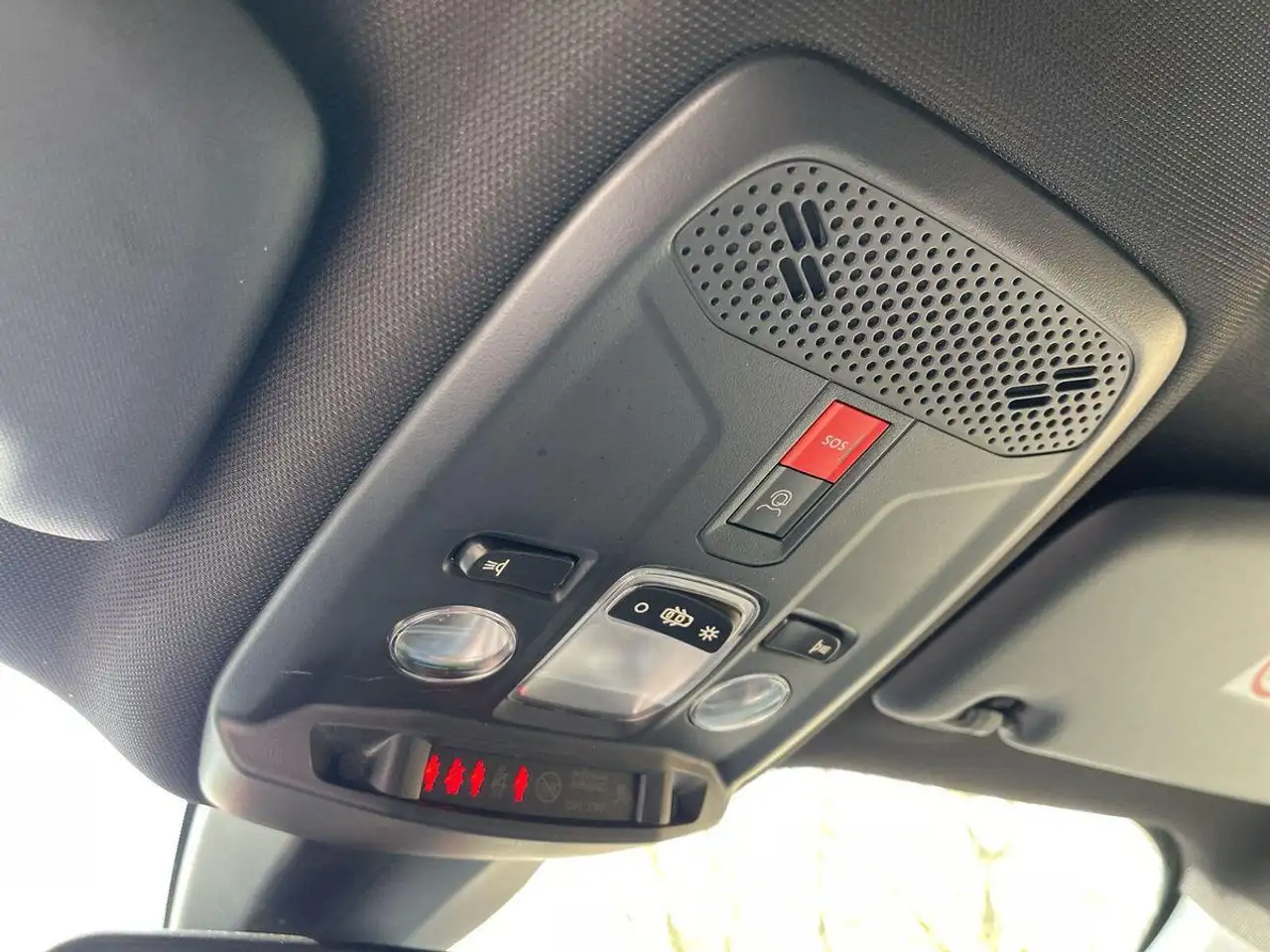 Peugeot 2008 Allure PureTech 130 AT8*Navi*LED*Kamera*Shz 21
