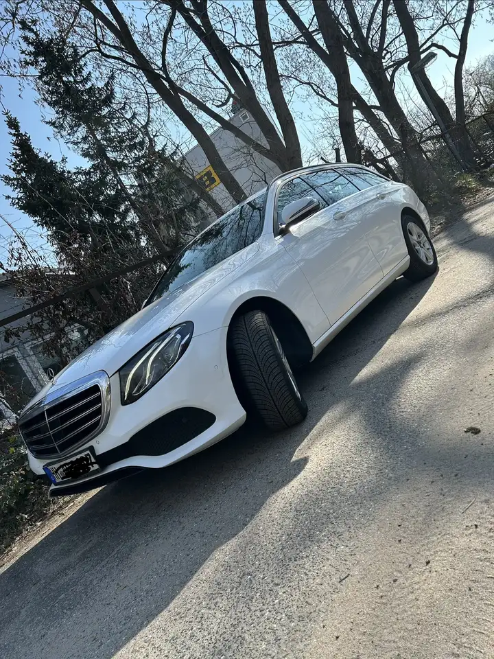 Mercedes-Benz E 220