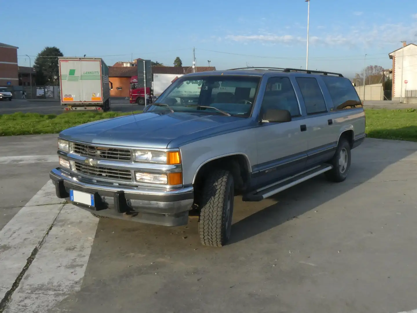 Chevrolet Suburban Silverado Modrá - 1