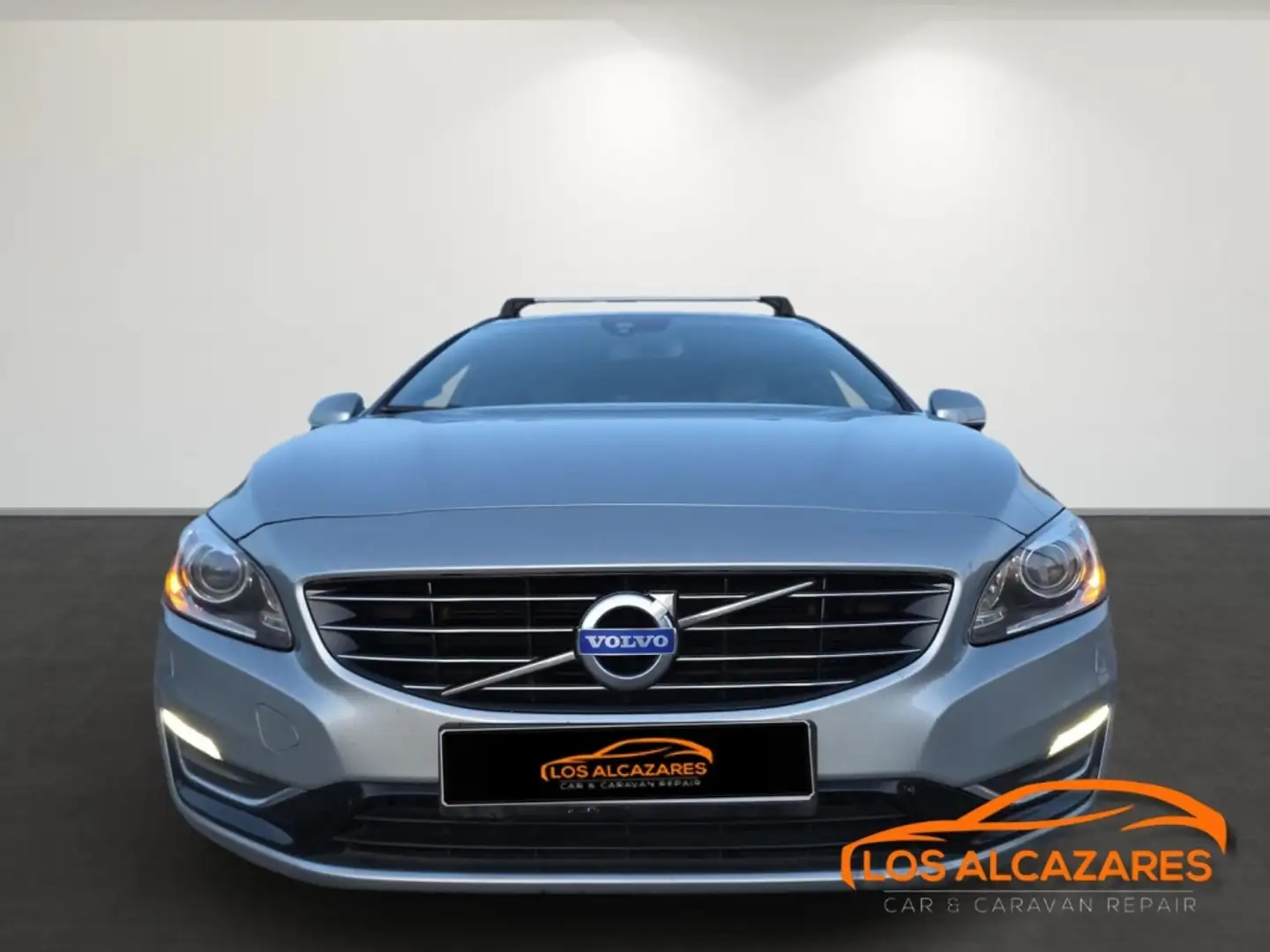 Volvo V60 D6 Plug-in Hybrid AWD Aut. Gris - 2