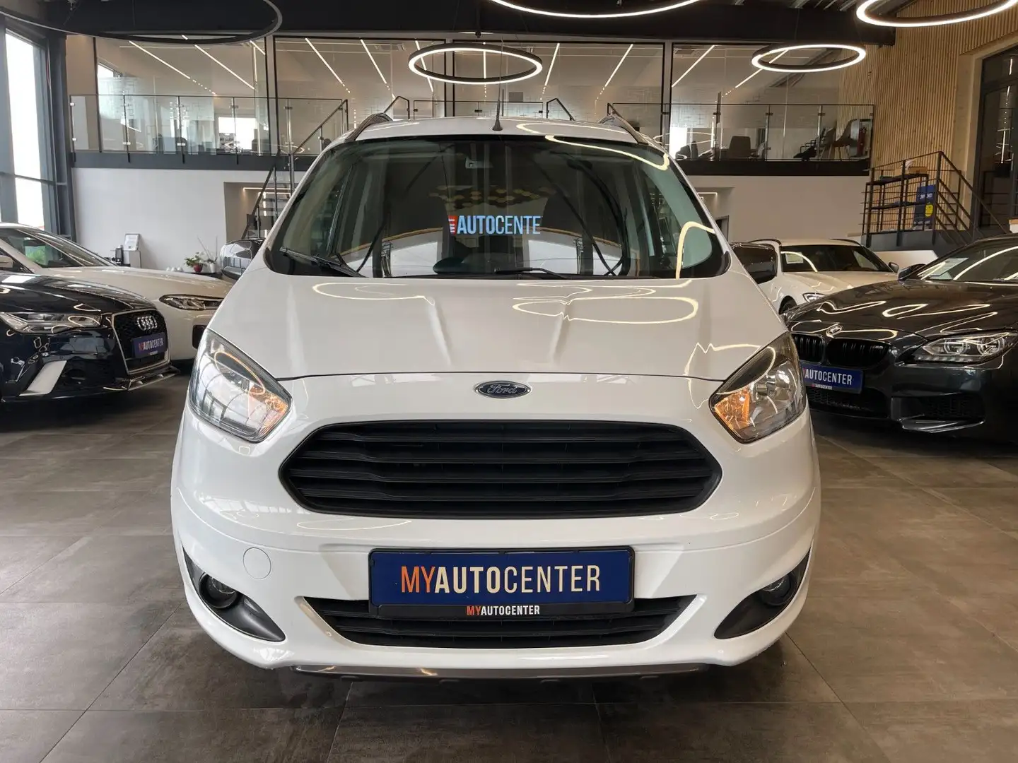 Ford Tourneo Courier Sport *AHK*PDC*NOTBREMSSY*KLIMA* Bílá - 2