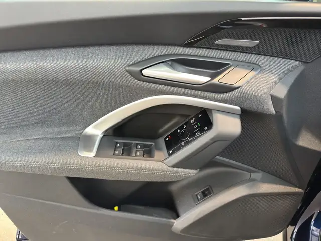 Audi Q5 view 8