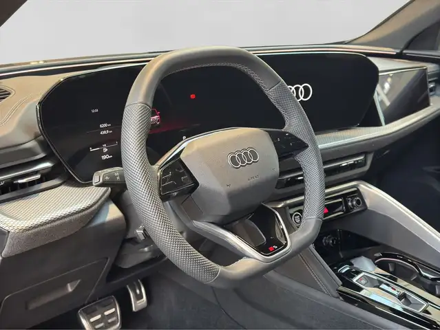 Audi Q5 view 9