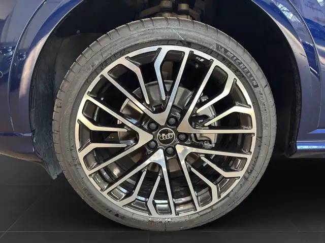 Audi Q5 view 7
