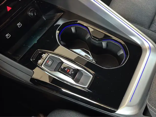Audi Q5 view 11