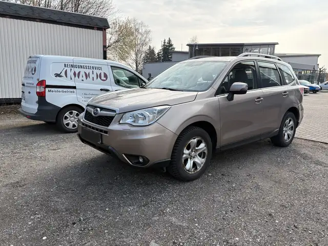 Subaru Forester Exclusive 2.0D *AHK*Pano*SHZ*Klima*WR*