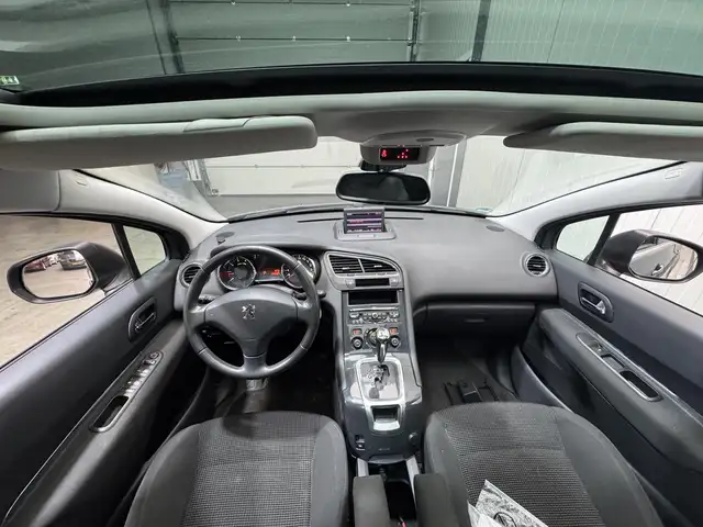 Peugeot 5008 view 11
