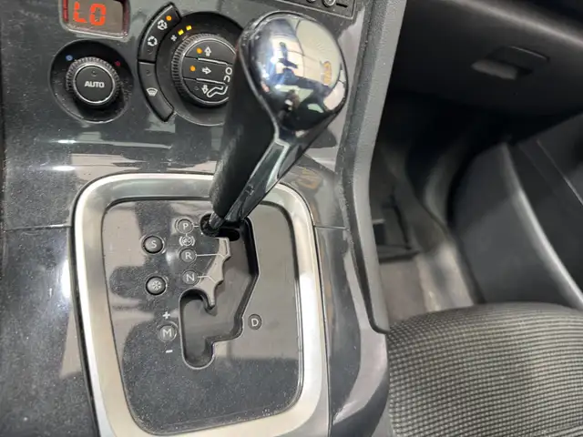 Peugeot 5008 view 12