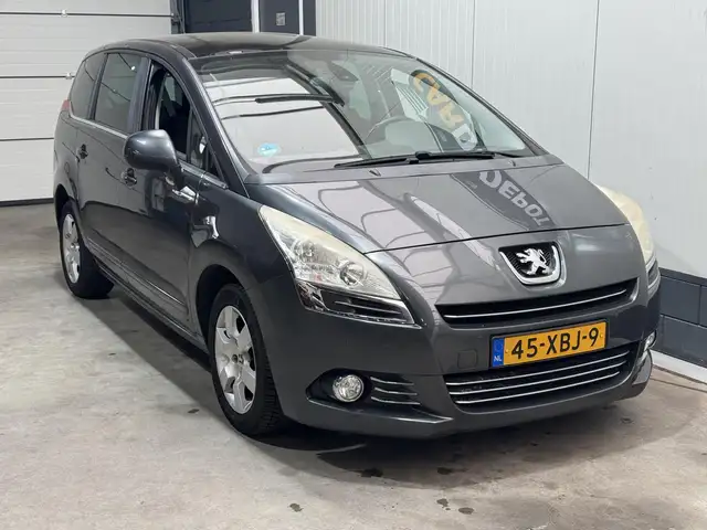 Peugeot 5008 view 3