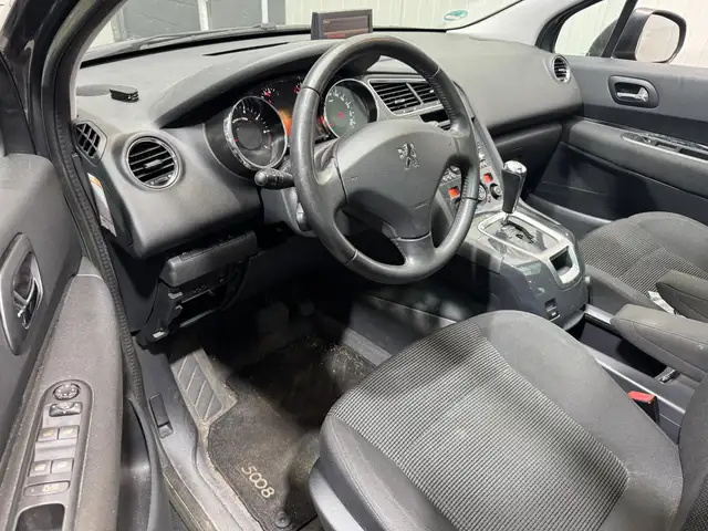 Peugeot 5008 view 10