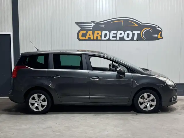 Peugeot 5008 view 4