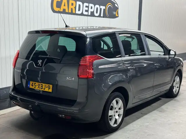 Peugeot 5008 view 5