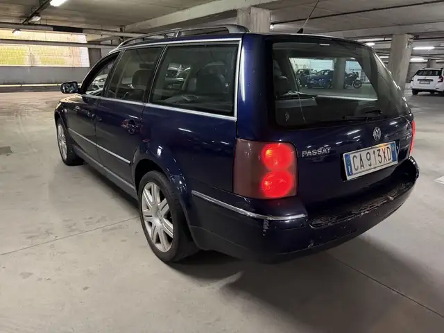 Volkswagen Passat view 3