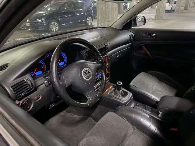 Volkswagen Passat view 7