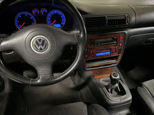 Volkswagen Passat view 8