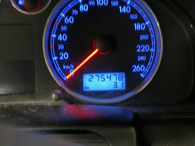 Volkswagen Passat view 9