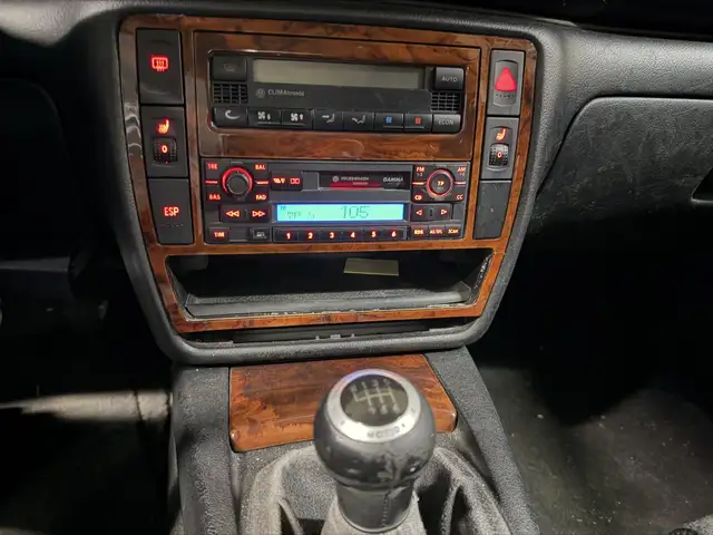Volkswagen Passat view 10