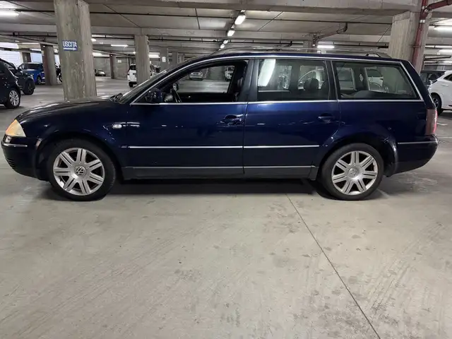 Volkswagen Passat view 2