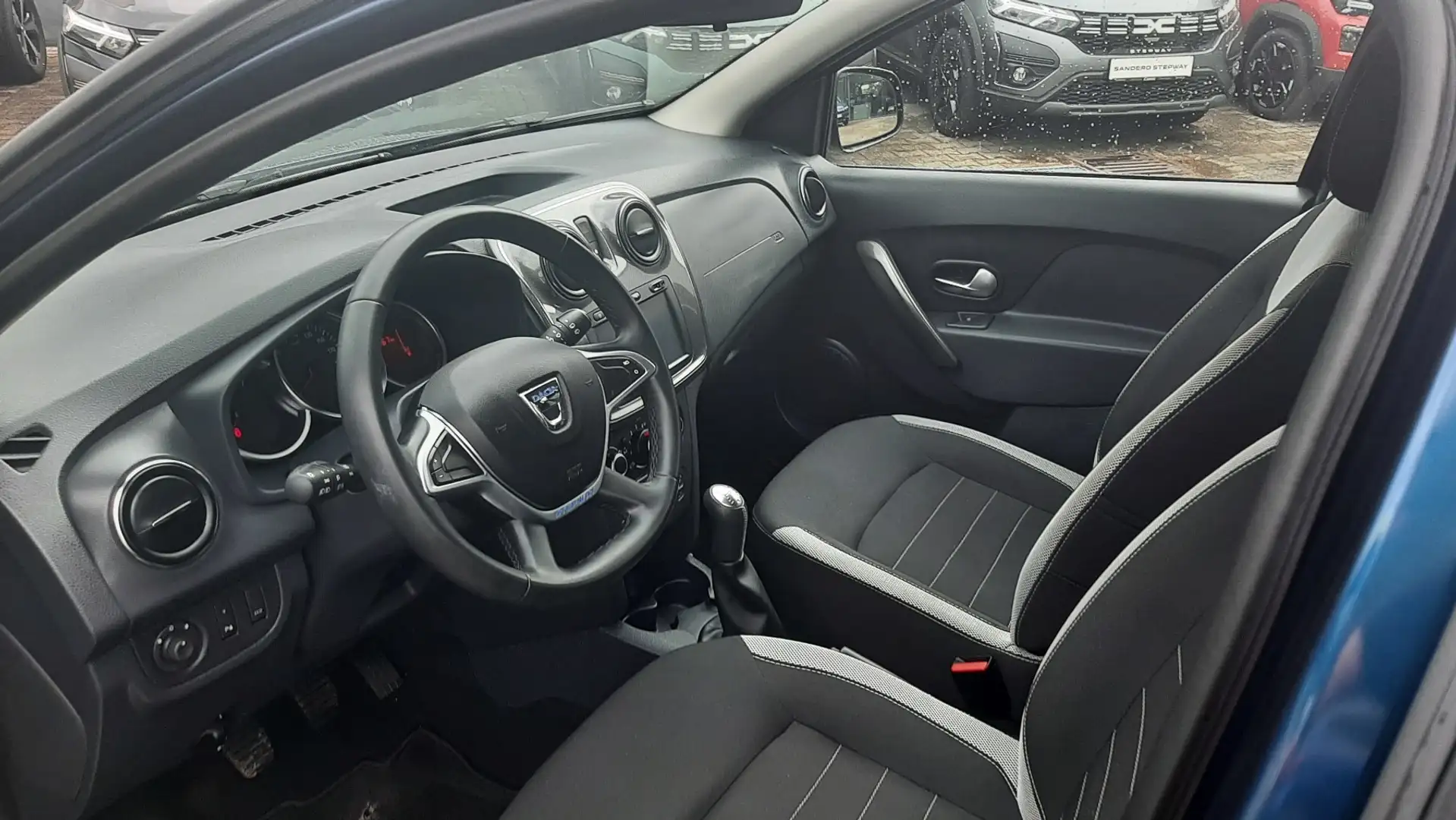 Dacia Logan MCV Stepway TCe 90 Blau - 2