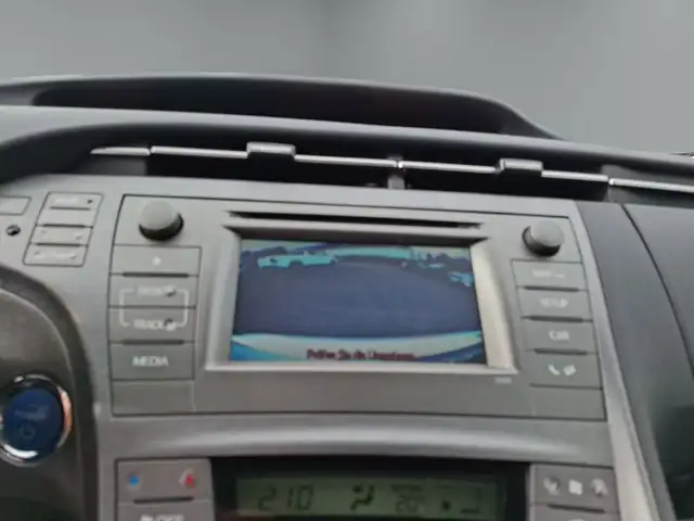 Toyota Prius view 16