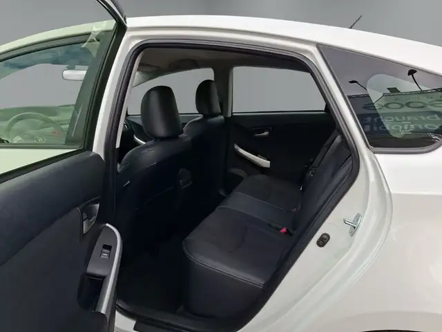 Toyota Prius view 11